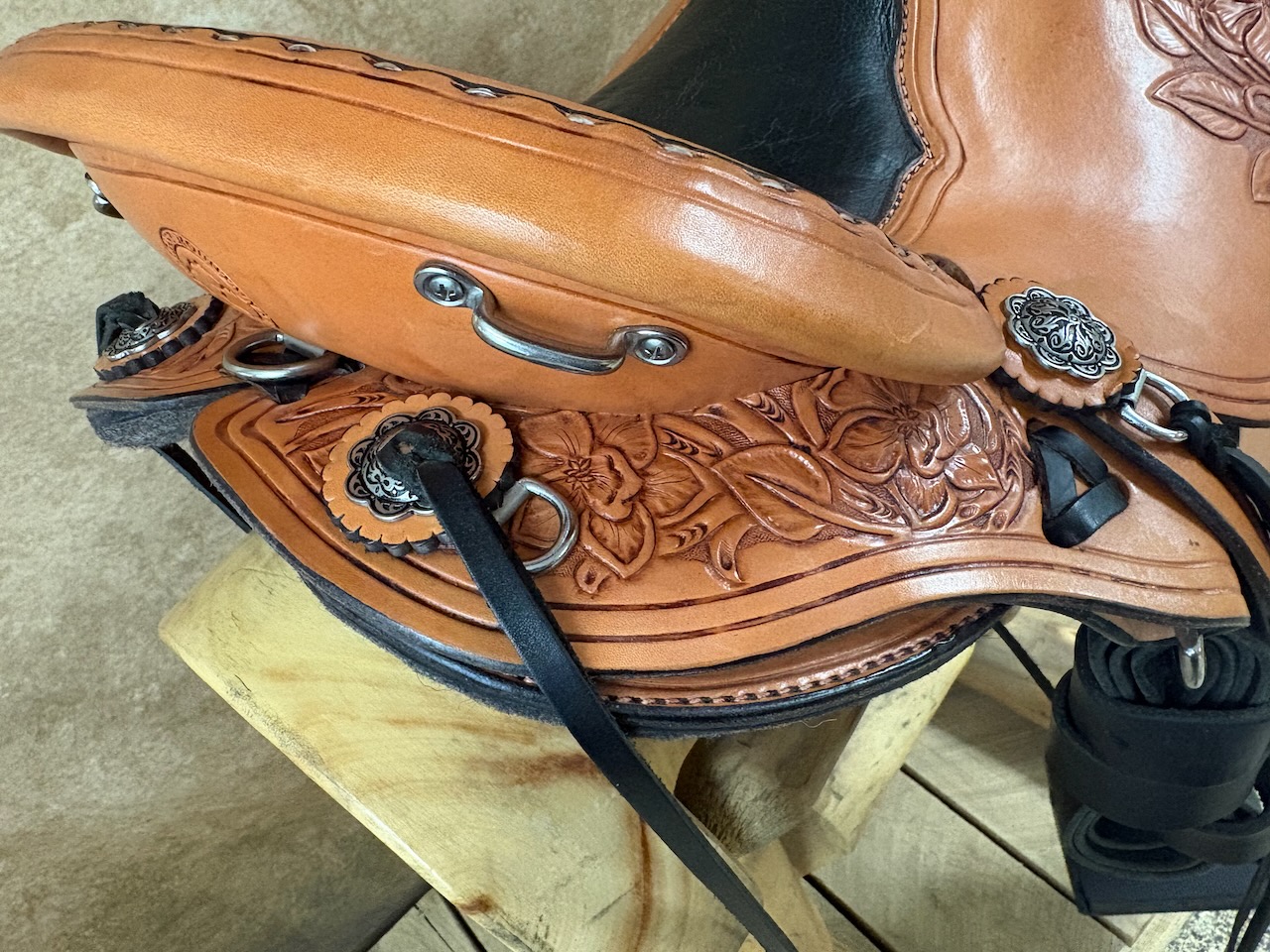 Lightly Used CM Bar Weatherly Wade