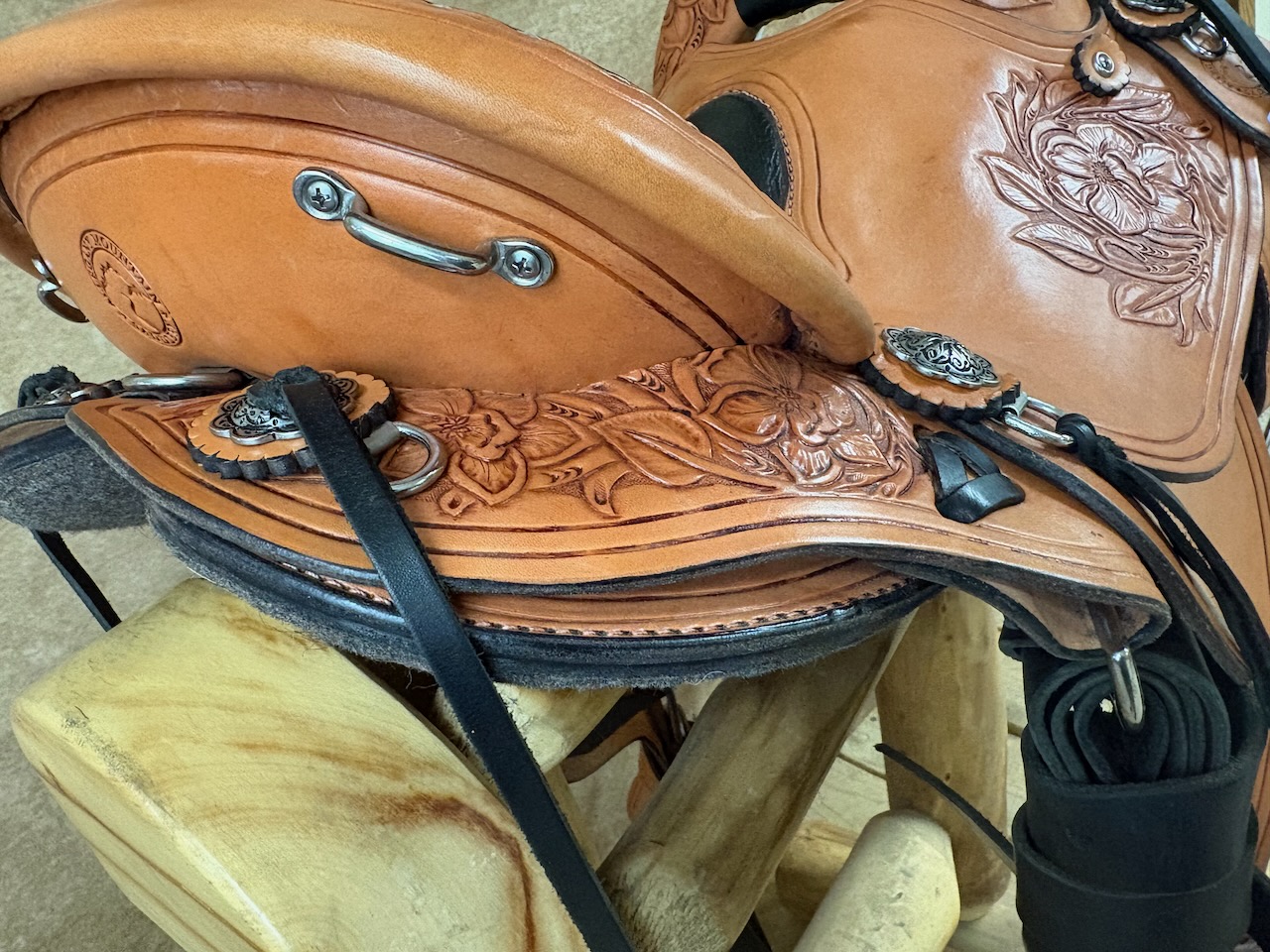Lightly Used CM Bar Weatherly Wade